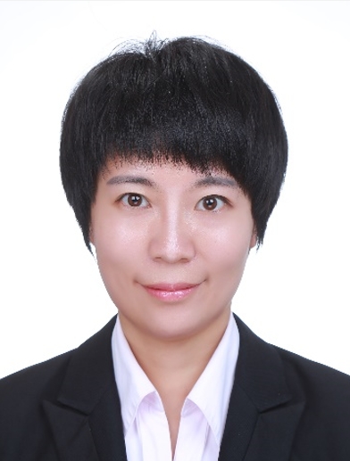 余瑶证件照