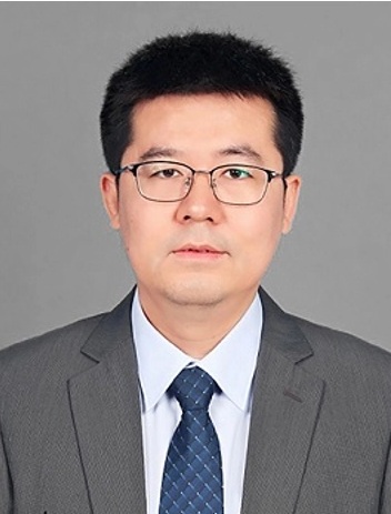 贺威证件照